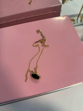 Kendra Scott Gold Chain Necklace with Black Oval Pendant GREAT CONDITION